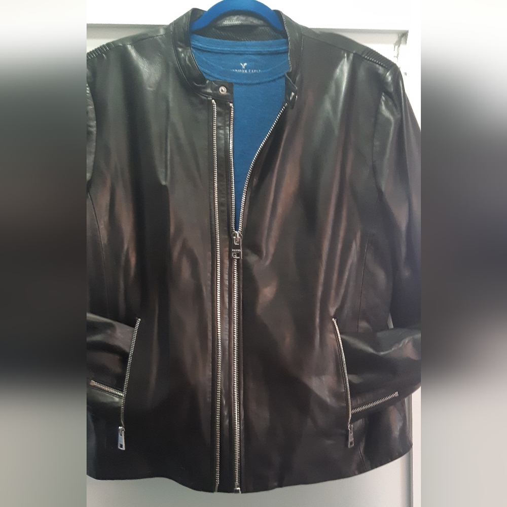 Men's Never Worn Stylish Large Danier Black Leather Jacket